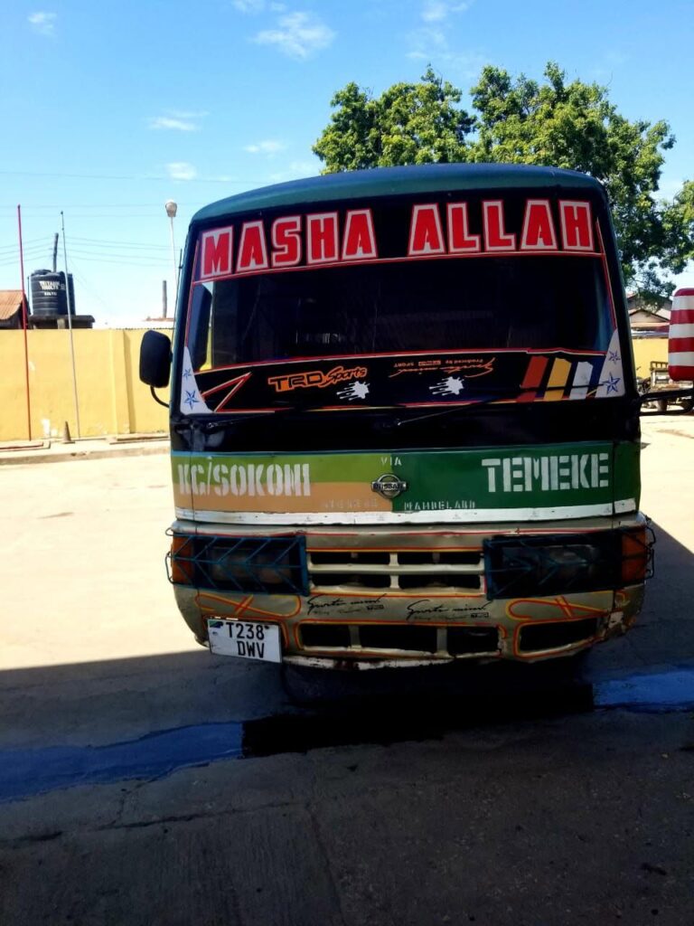 Nissan Civilian bei poa sokoni Dar es Salaam Tanzania