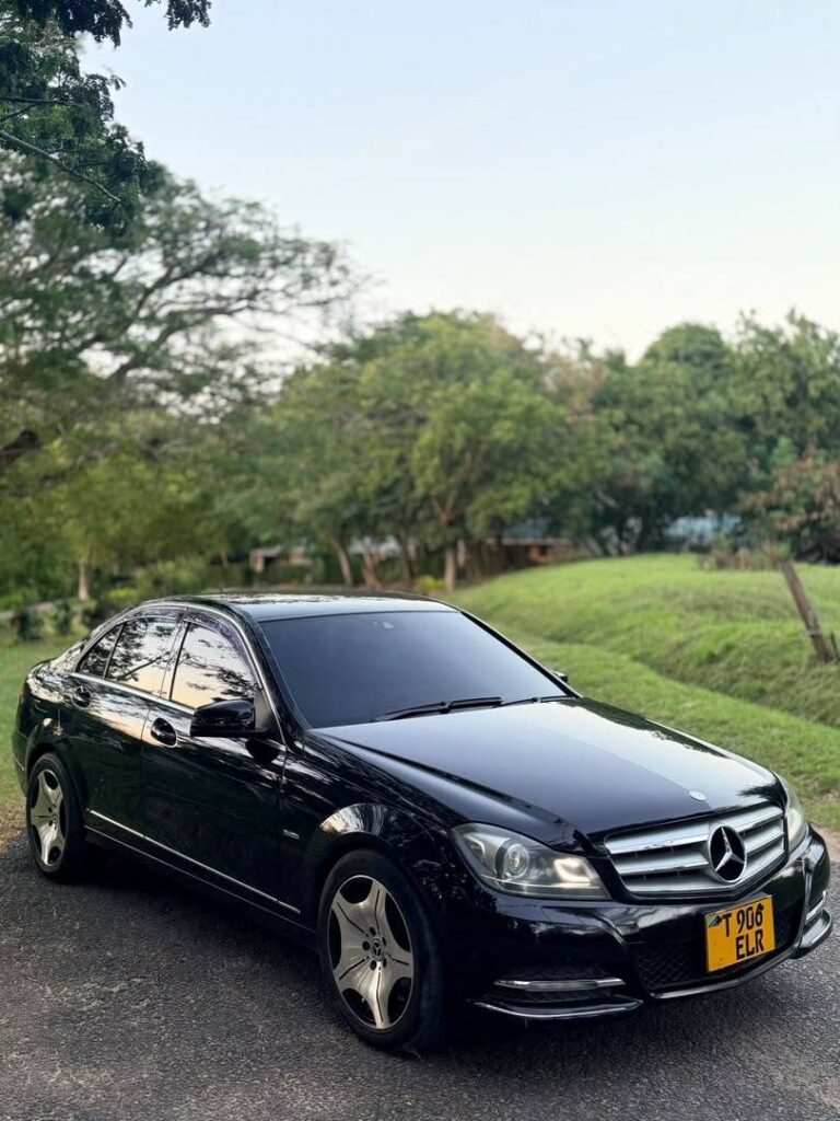 Magari Sokoni Benz C-Class ya Bei Poa 2012