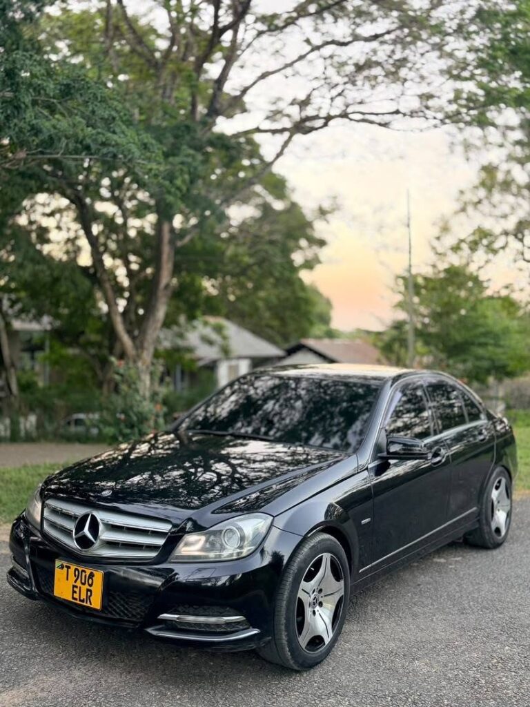 Benz C-Class bei poa sokoni Dar es Salaam Tanzania