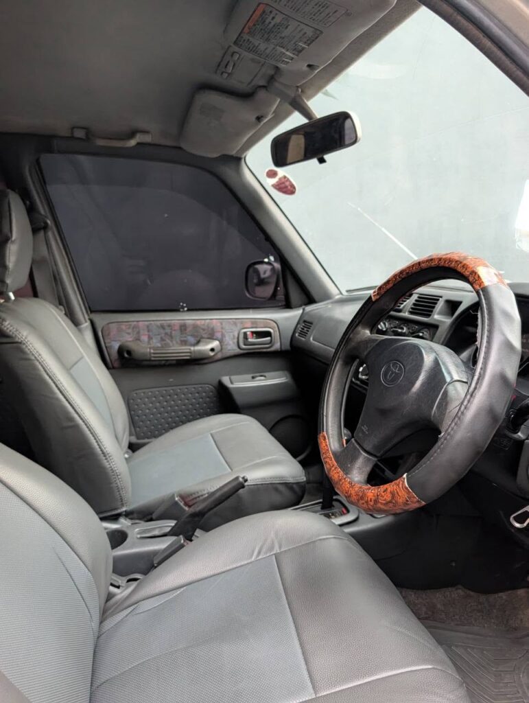 Magari Sokoni Toyota Rav4 ya Bei Poa 1998