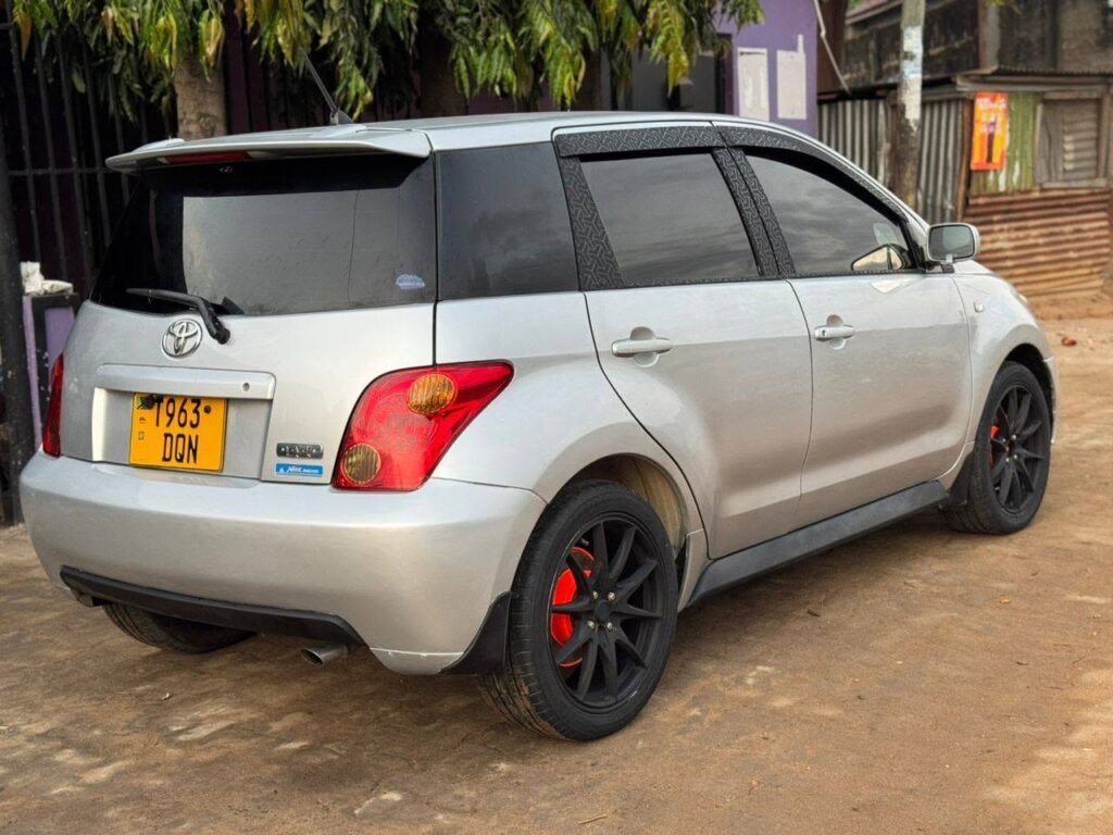 Toyota IST bei poa sokoni Dar es Salaam Tanzania