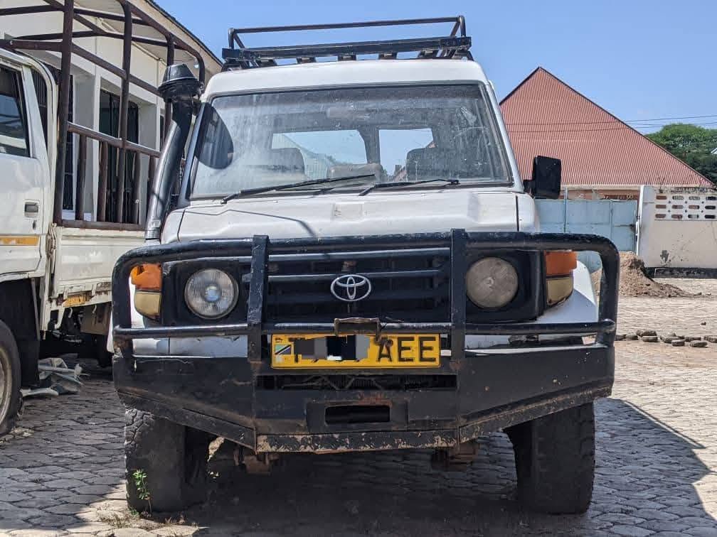 Buy Toyota Land Cruiser 76 SUV 1998 for Sale in Shinyanga