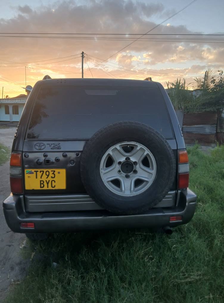 Magari Used Toyota Land Cruiser Prado 2000 Dar es Salaam Tanzania