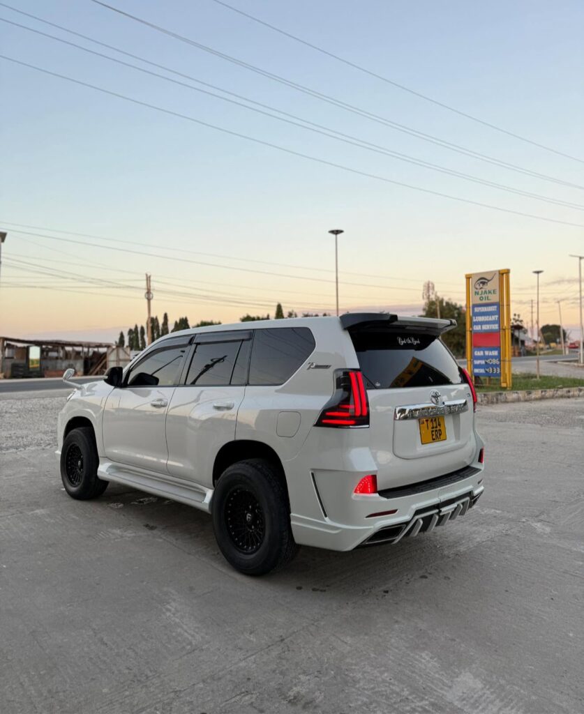 Toyota Land Cruiser Prado bei poa sokoni Dar es Salaam Tanzania