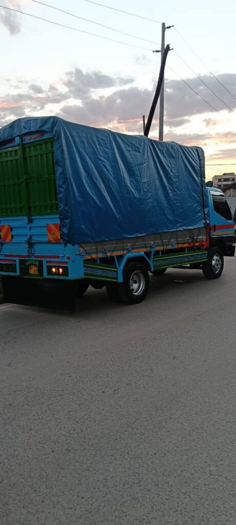 Magari Sokoni Mitsubishi Canter ya Bei Poa 1998