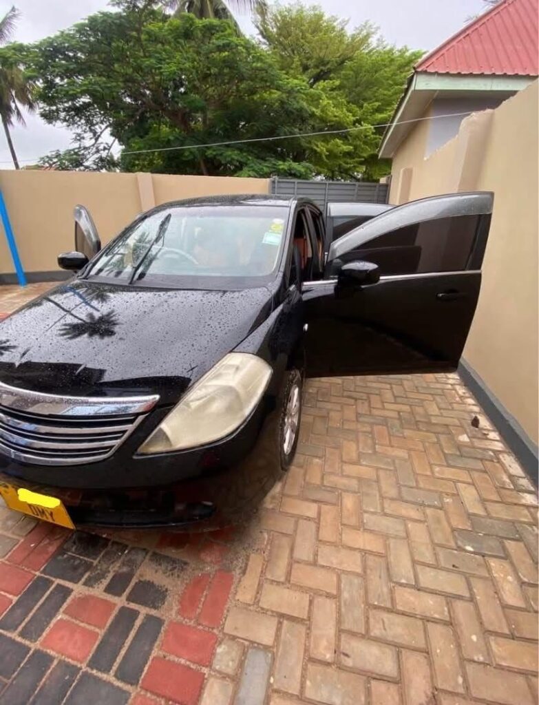 Magari Sokoni Nissan Tiida ya Bei Poa 2008