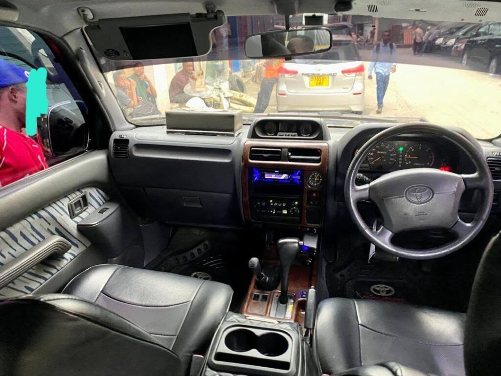 Magari Sokoni Toyota Land Cruiser Prado ya Bei Poa 2000