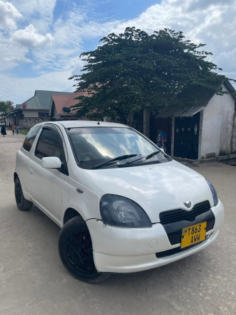 Toyota Vitz bei poa sokoni Dar es Salaam Tanzania