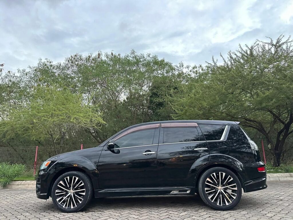 Magari Used Mitsubishi Outlander 2010 Dar es Salaam Tanzania
