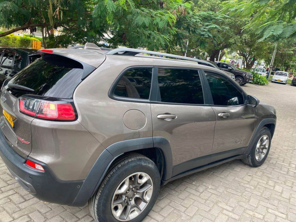 Magari Used Jeep Cherokee 2015 Dar es Salaam Tanzania
