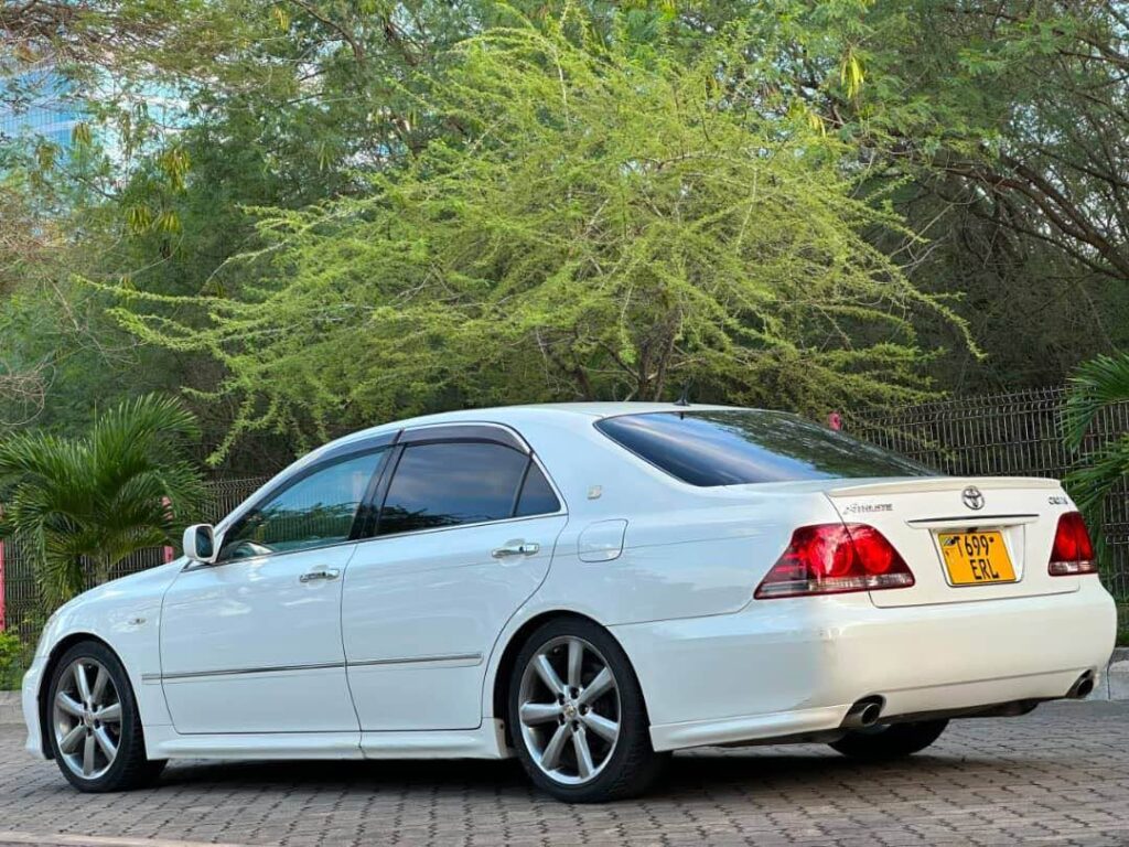 Buy Toyota Crown 2006 for Sale in