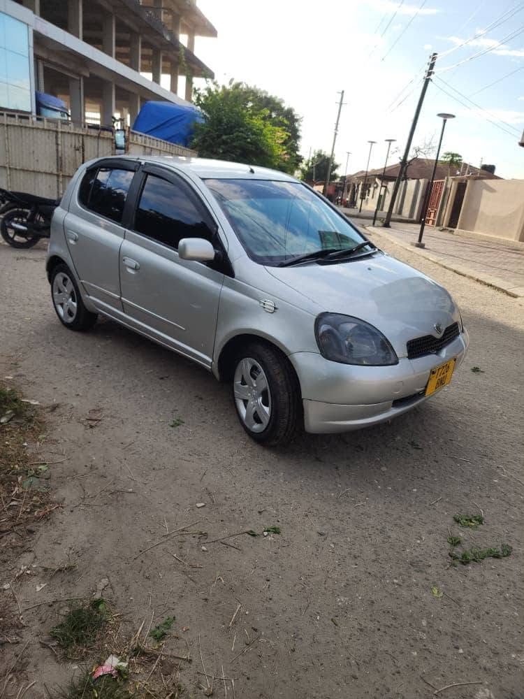 Toyota Vitz bei poa sokoni Dar es Salaam Tanzania