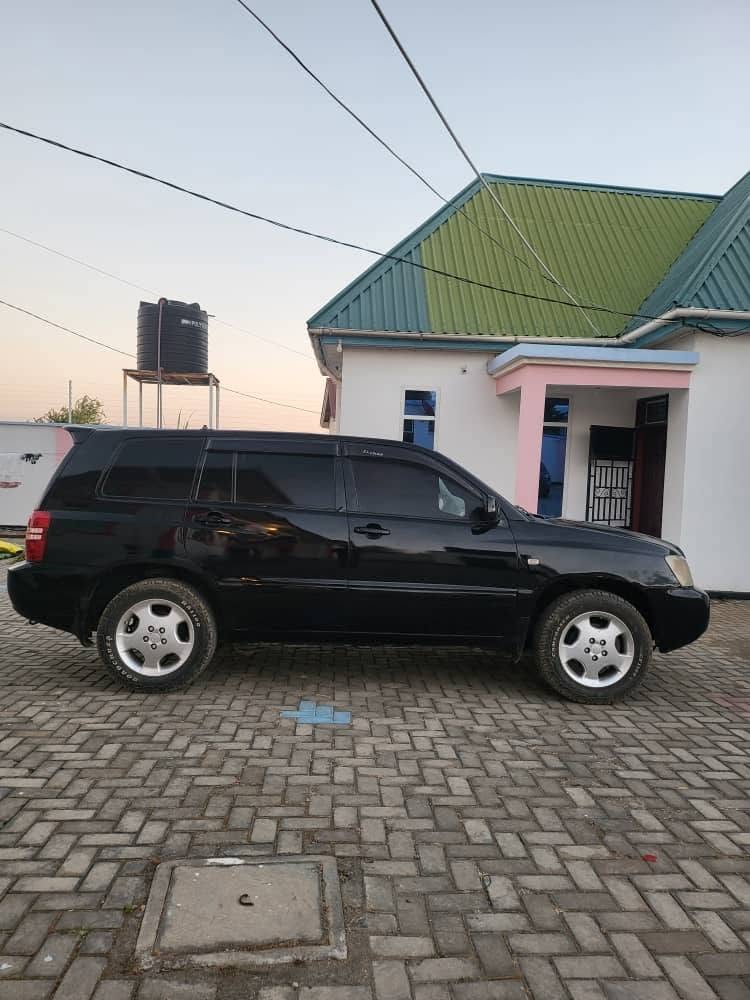 Magari Sokoni Toyota Kluger ya Bei Poa 2004