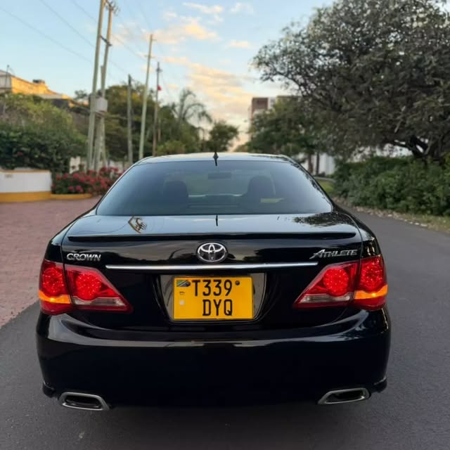 Magari Used Toyota Crown 2009 Dar es Salaam Tanzania