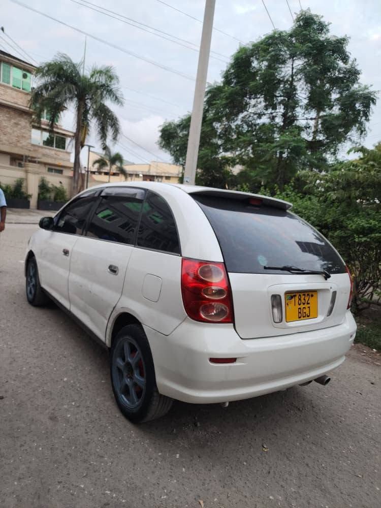 Toyota Nadia bei poa sokoni Dar es Salaam Tanzania