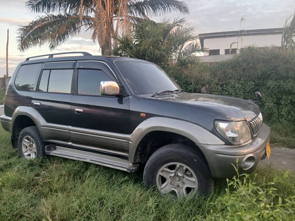 Magari Land Cruiser Prado 2000 lipo Dar es Salaam