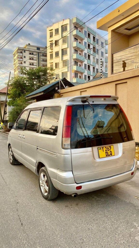 Price Toyota Noah 2000 for Sale in Dar es Salaam