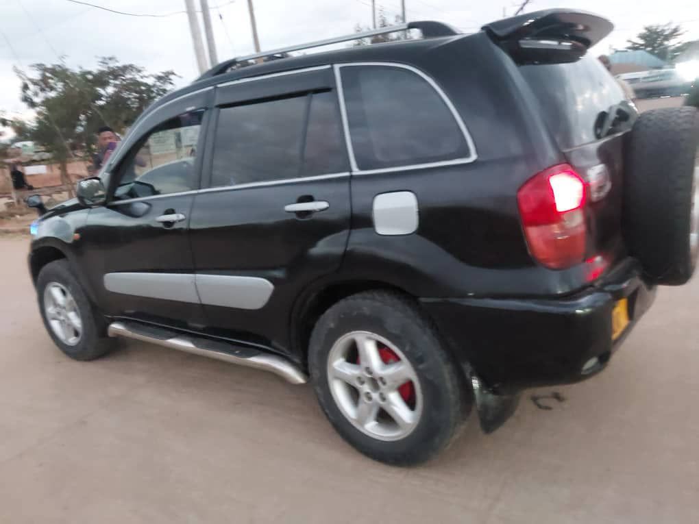 Magari Rav4 2003 lipo Morogoro