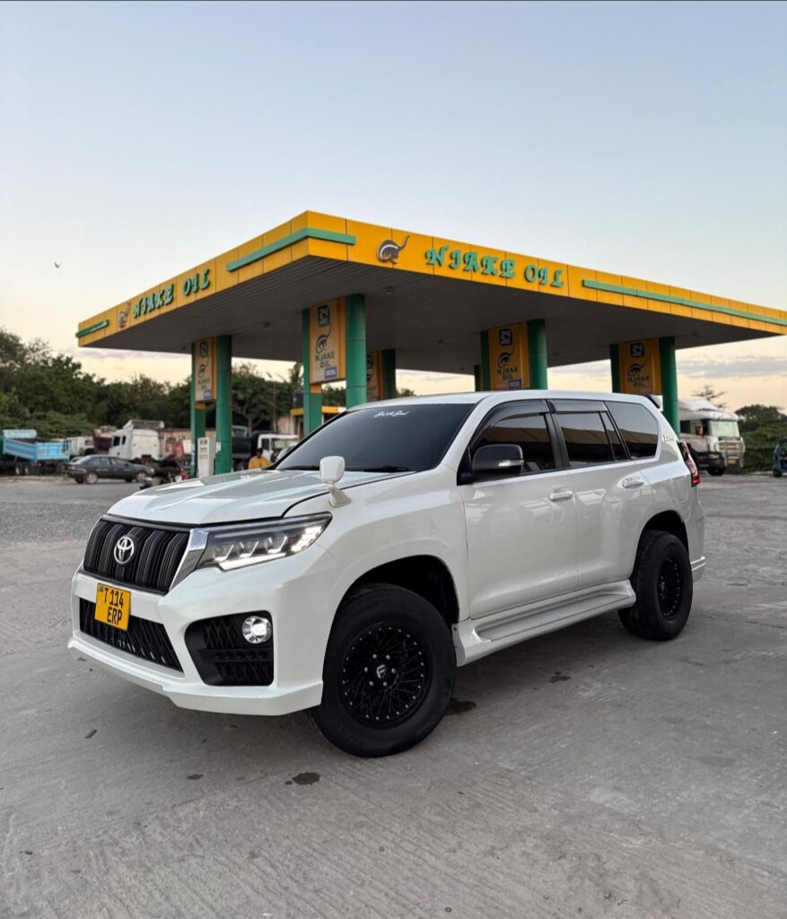 Magari Land Cruiser Prado 2017 lipo Dar es Salaam