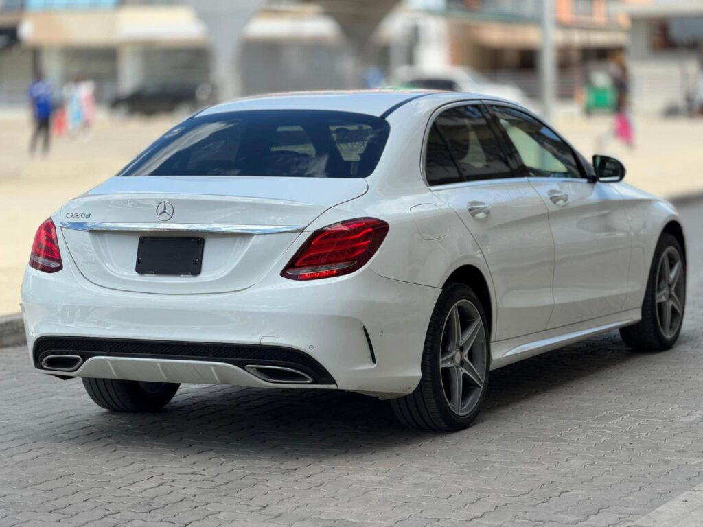 Benz C-Class bei poa sokoni Dar es Salaam Tanzania