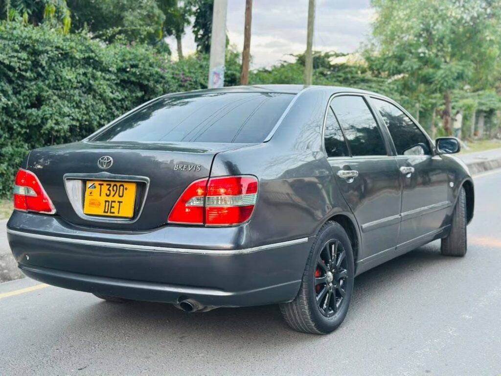 Price Toyota Brevis 2004 for Sale in Dar es Salaam