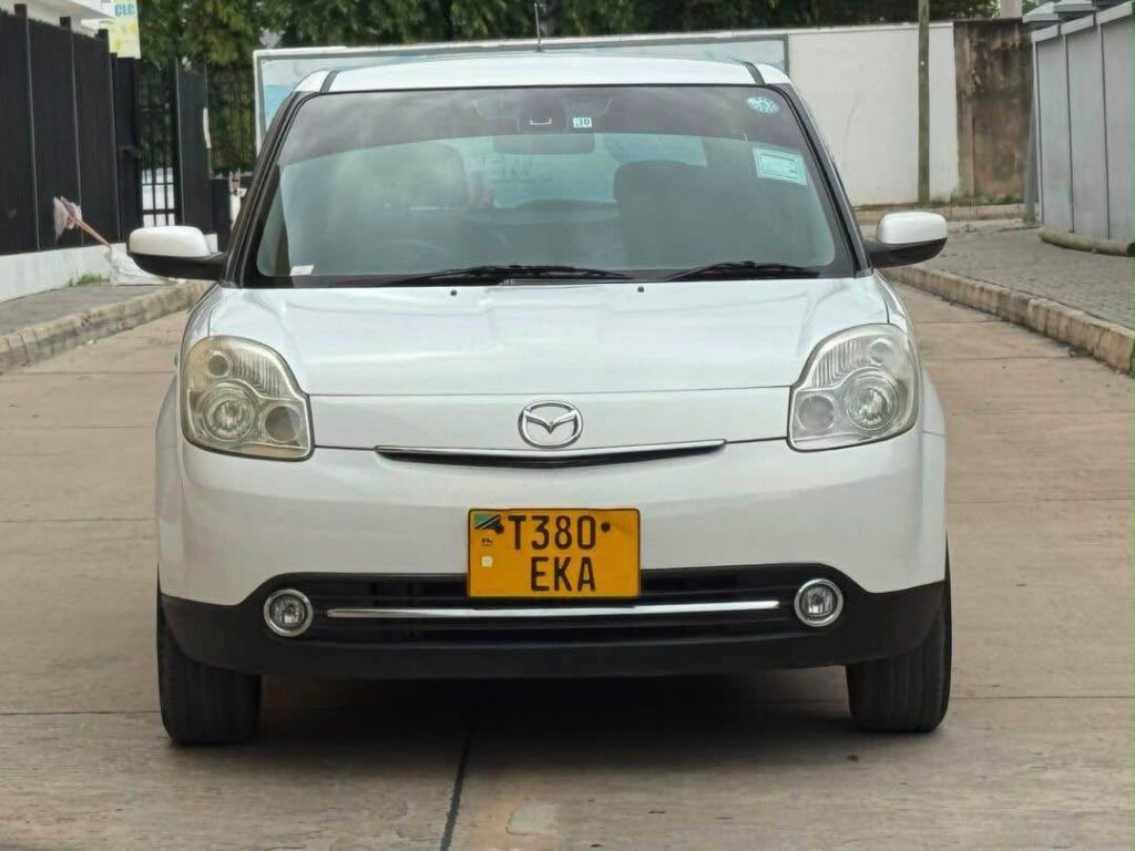 Magari Sokoni Mazda Verisa ya Bei Poa 2007