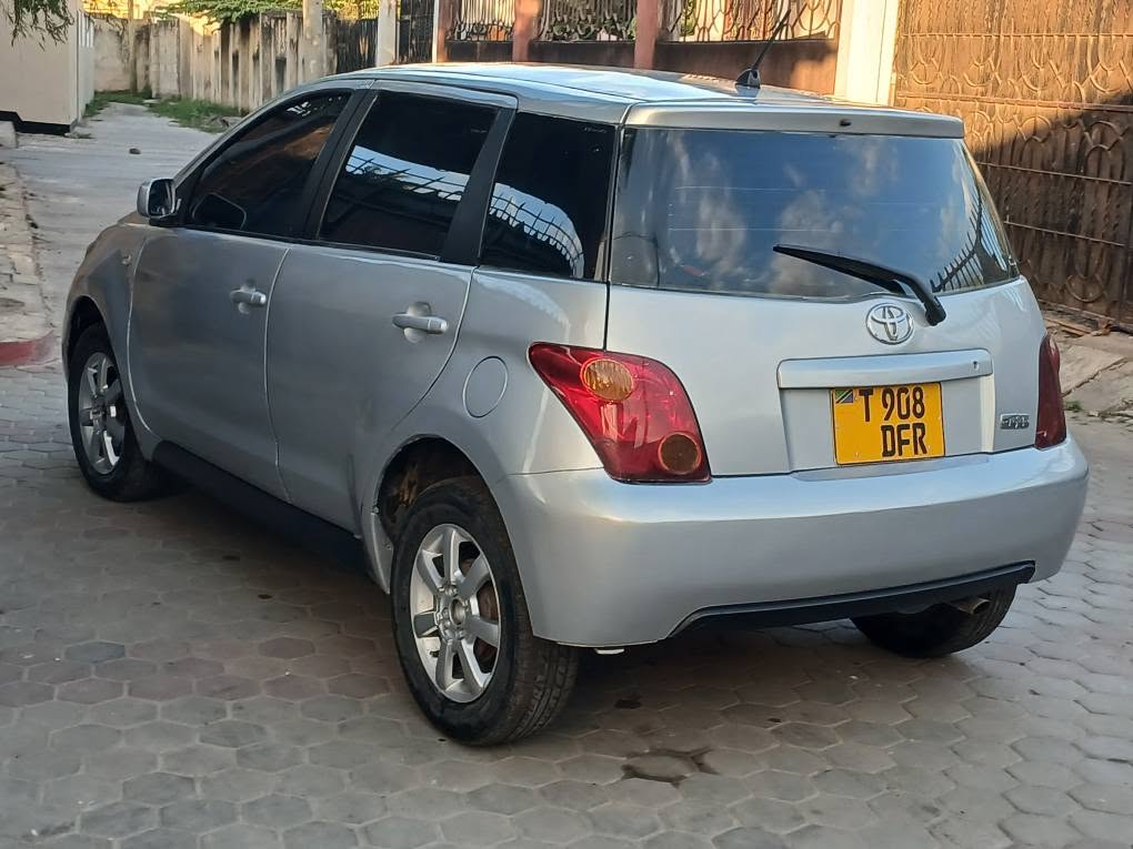 Magari IST 2005 lipo Dar es Salaam