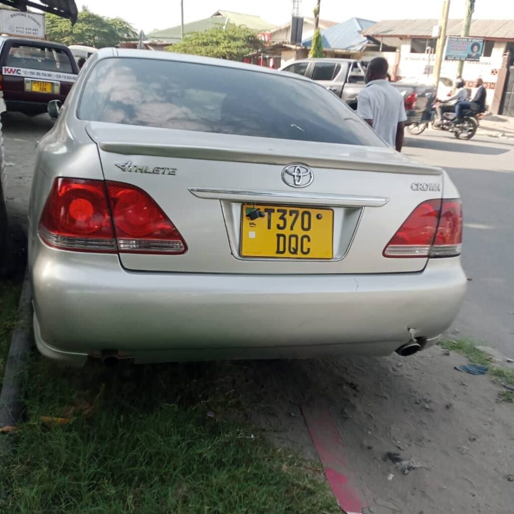 Toyota Crown bei poa sokoni Dar es Salaam Tanzania