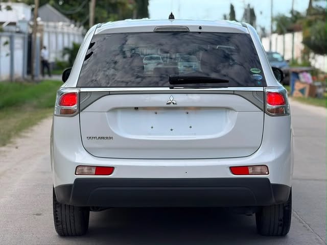 Bei ya Mitsubishi Outlander 2013 Sokoni Dar es Salaam Tanzania