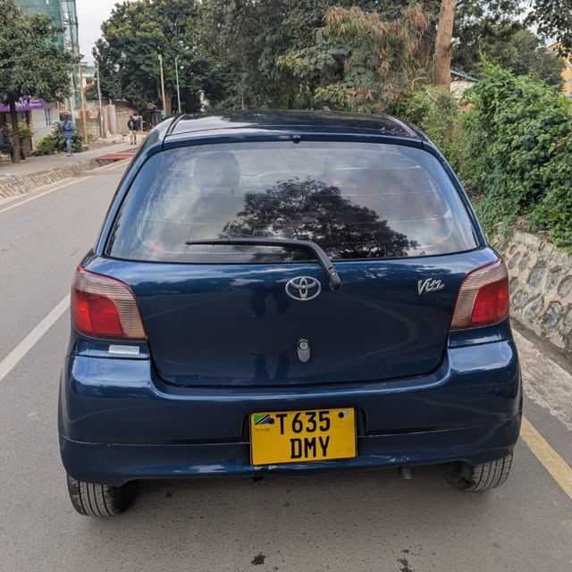 Magari Vitz 2003 lipo Arusha