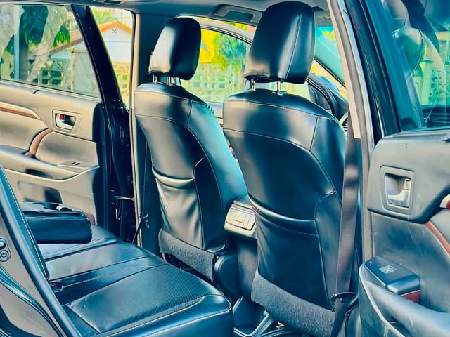 Toyota Kluger 2015 Inauzwa Mwanza Tanzania