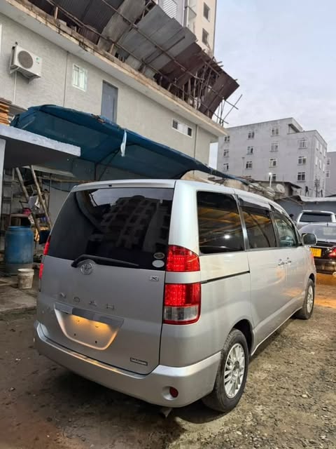 Magari Sokoni Toyota Noah ya Bei Poa 2007