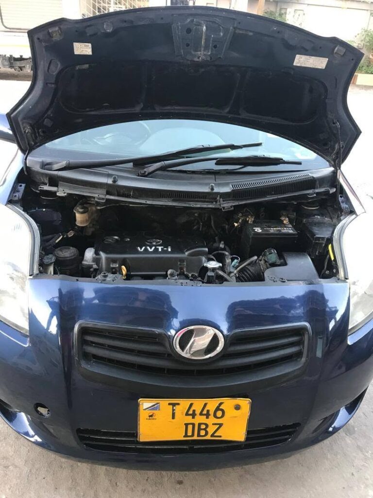 Magari Vitz 2006 lipo Dar es Salaam