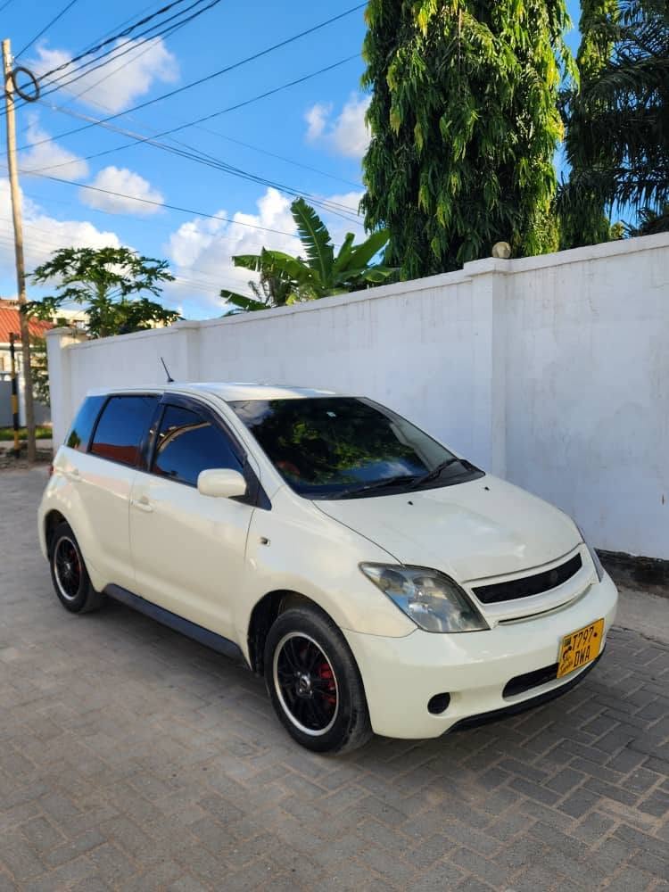 Price Toyota IST 2004 for Sale in Dar es Salaam