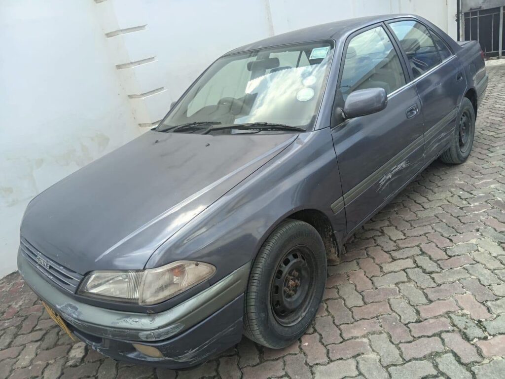 Toyota Carina bei poa sokoni Dar es Salaam Tanzania