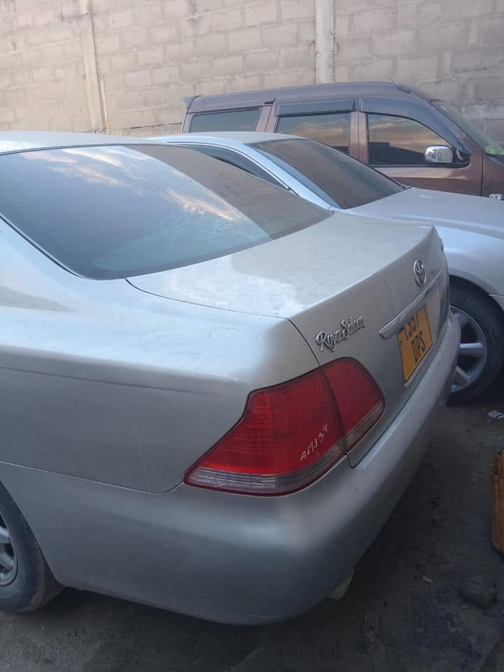 Buy Toyota Crown 2005 for Sale in Dar es Salaam