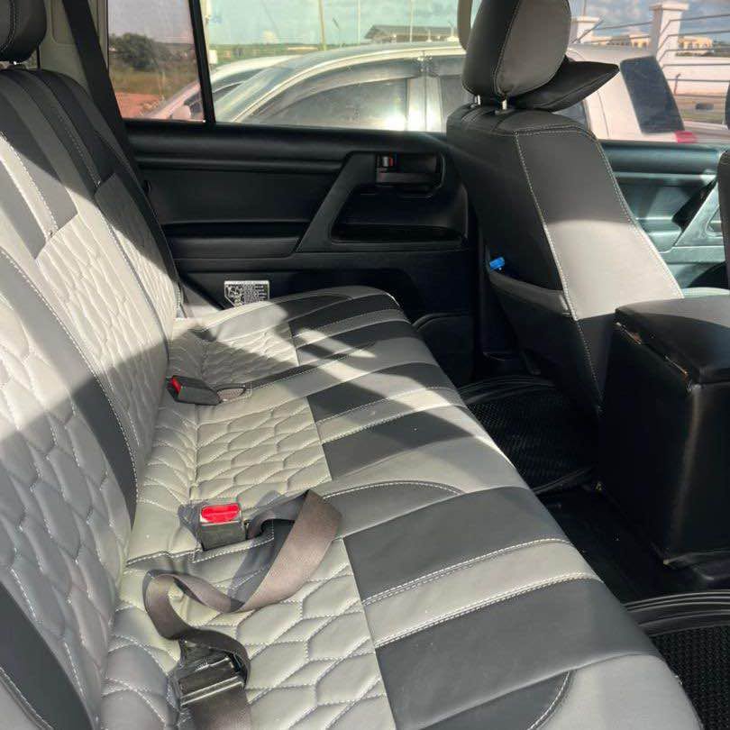 Magari Used Toyota Land Cruiser V8 2018 Dar es Salaam Tanzania