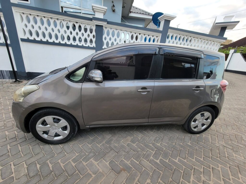 Magari Sokoni Toyota Ractis ya Bei Poa 2007