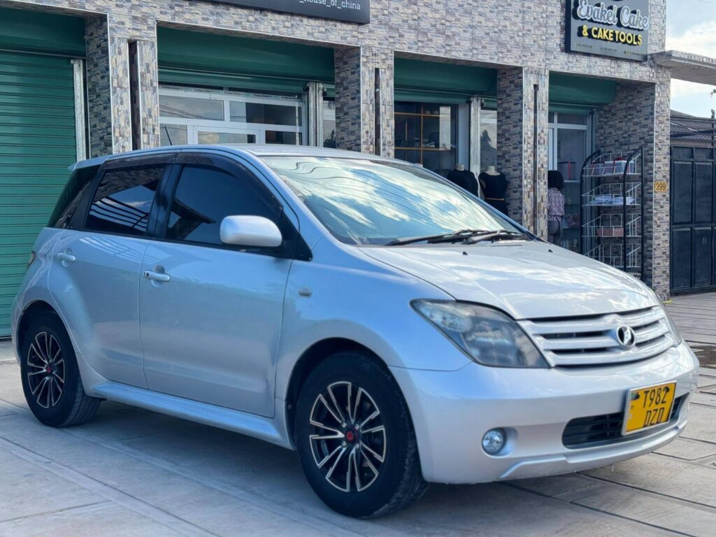 Price Toyota IST 2006 for Sale in Dar es Salaam