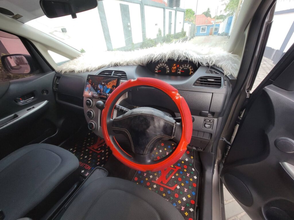 Toyota Ractis bei poa sokoni Dar es Salaam Tanzania