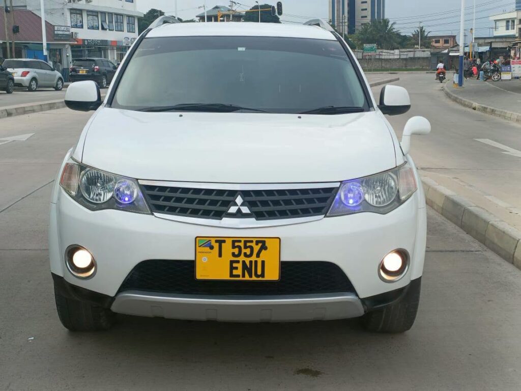 Mitsubishi Outlander bei poa sokoni Dar es Salaam Tanzania