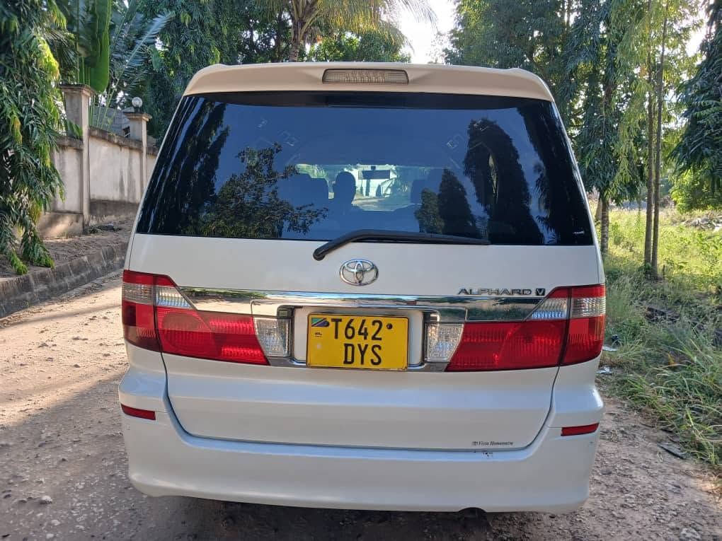 Magari Sokoni Toyota Alphard ya Bei Poa 2006