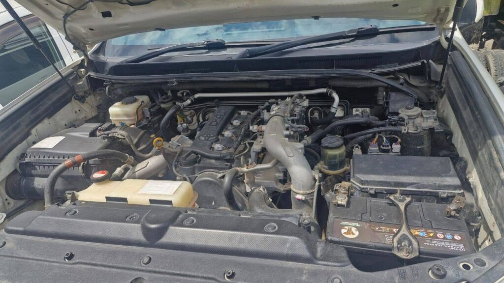 Magari Sokoni Toyota Land Cruiser Prado ya Bei Poa 2015