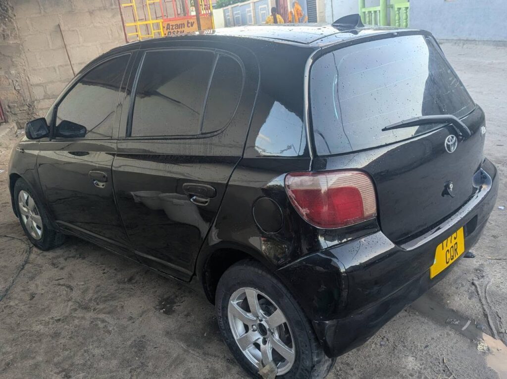 Toyota Vitz bei poa sokoni Dar es Salaam Tanzania