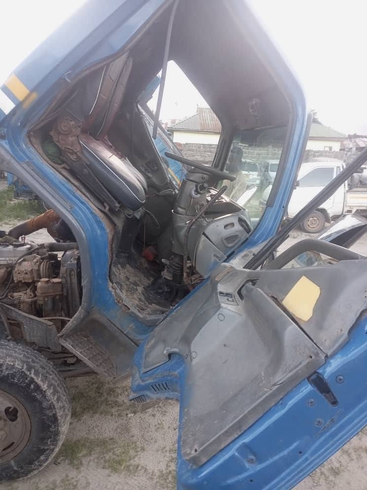 Mitsubishi Fuso bei poa sokoni Dar es Salaam Tanzania