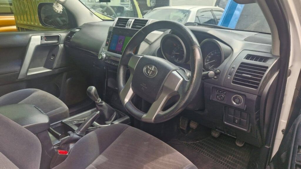 Toyota Land Cruiser Prado bei poa sokoni Dar es Salaam Tanzania