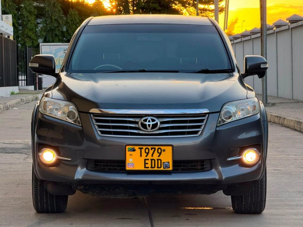 Magari Sokoni Toyota Vanguard ya Bei Poa 2010