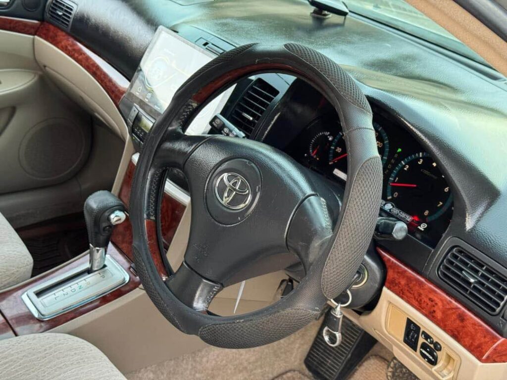 Price Toyota Premio 2004 for Sale in Dar es Salaam