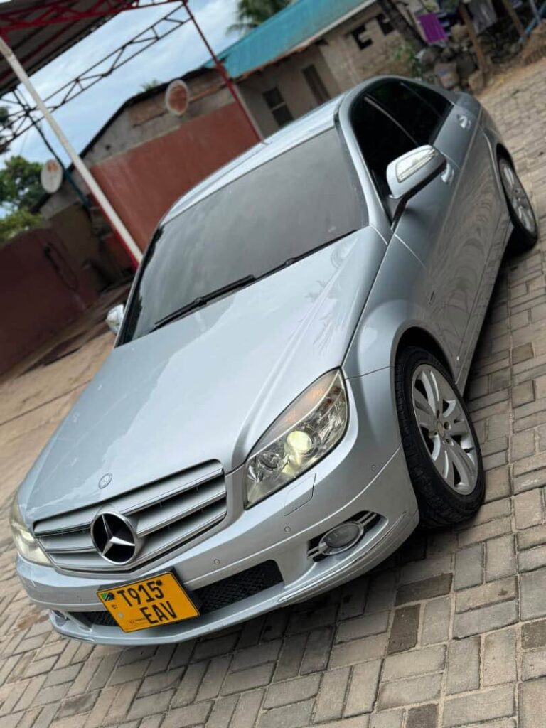 Benz C-Class bei poa sokoni Dar es Salaam Tanzania