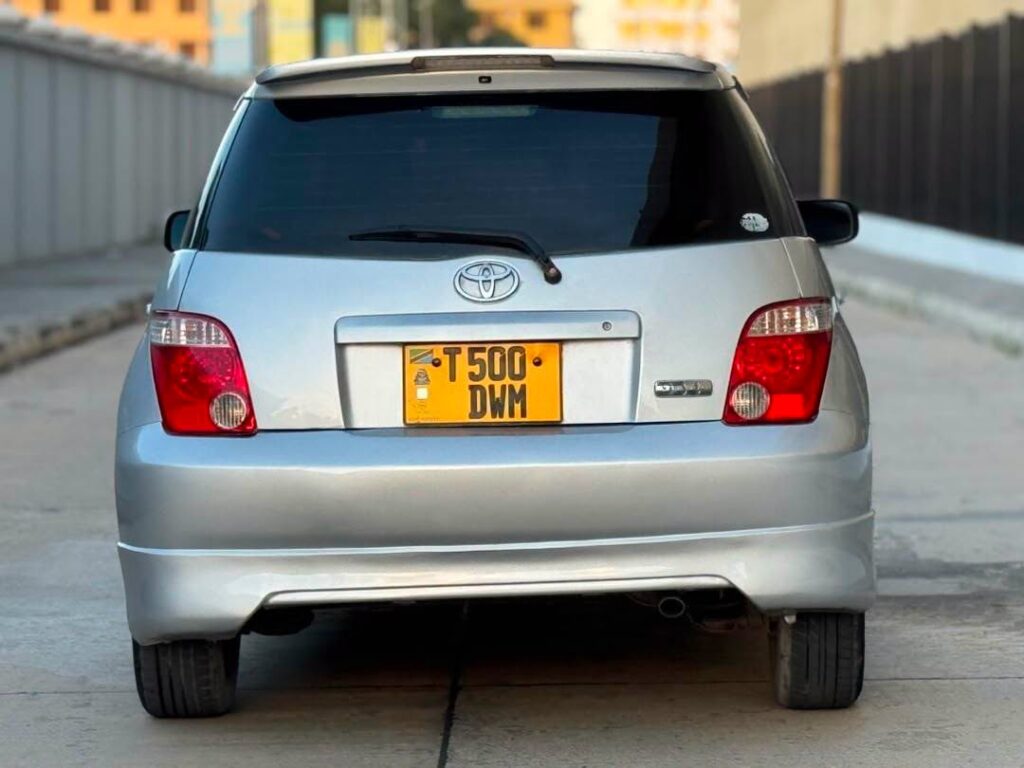 Magari Sokoni Toyota IST ya Bei Poa 2007